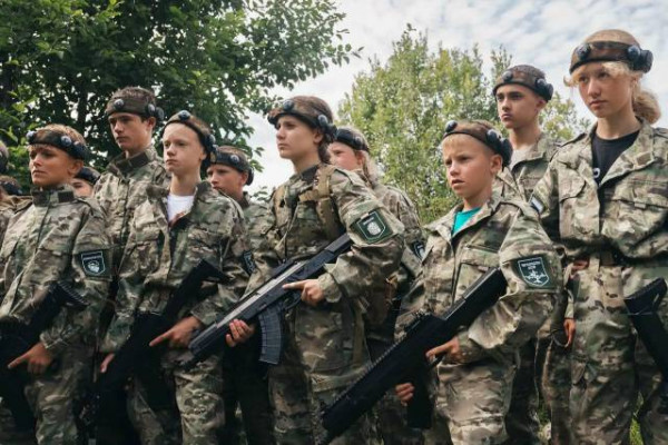 Тихвинские школьники победили на окружном этапе «Зарницы 2.0»
